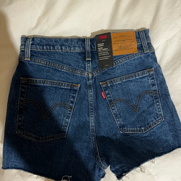 Levi’s denim shorts - Picture 2 of 3